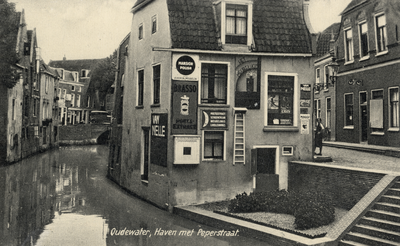 602392 Gezicht op de Lange Linschoten te Oudewater met rechts enkele huizen aan de Peperstraat.